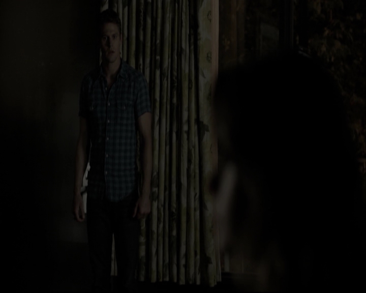 VampireDiariesWorld-dot-org_5x05MontersBall-deletedscenes2622.jpg