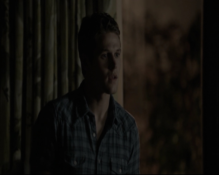 VampireDiariesWorld-dot-org_5x05MontersBall-deletedscenes2624.jpg