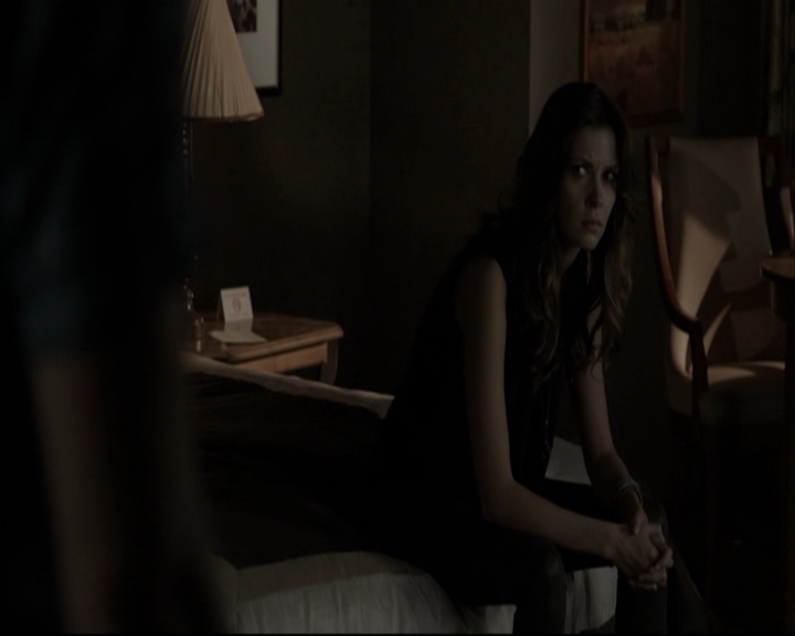 VampireDiariesWorld-dot-org_5x05MontersBall-deletedscenes2645.jpg