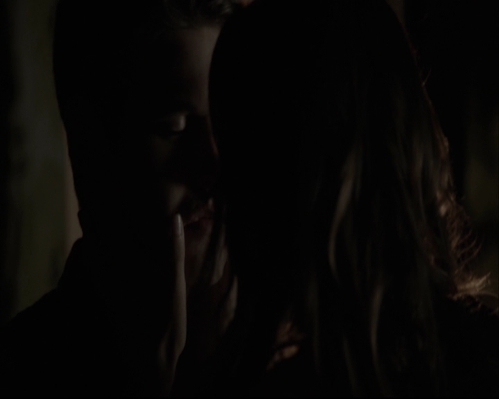 VampireDiariesWorld-dot-org_5x05MontersBall-deletedscenes2671.jpg