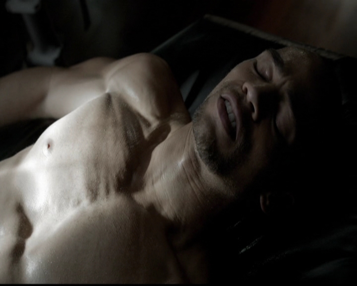 VampireDiariesWorld-dot-org_5x05MontersBall0071.jpg