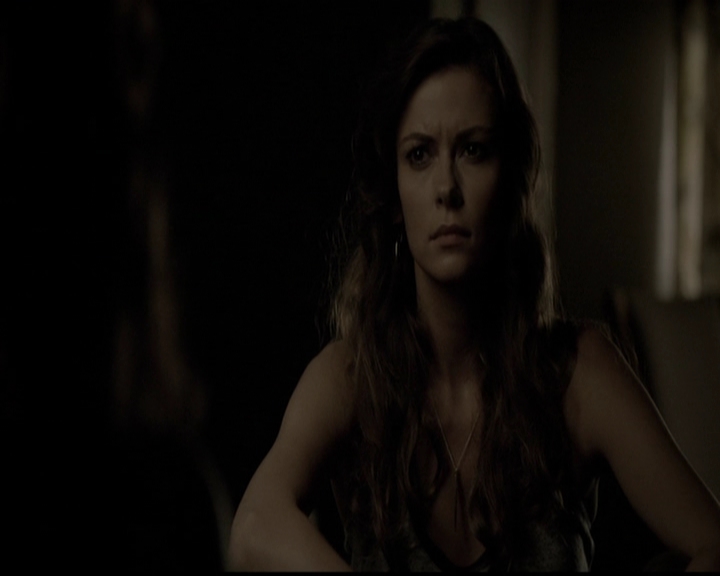 VampireDiariesWorld-dot-org_5x05MontersBall1992.jpg