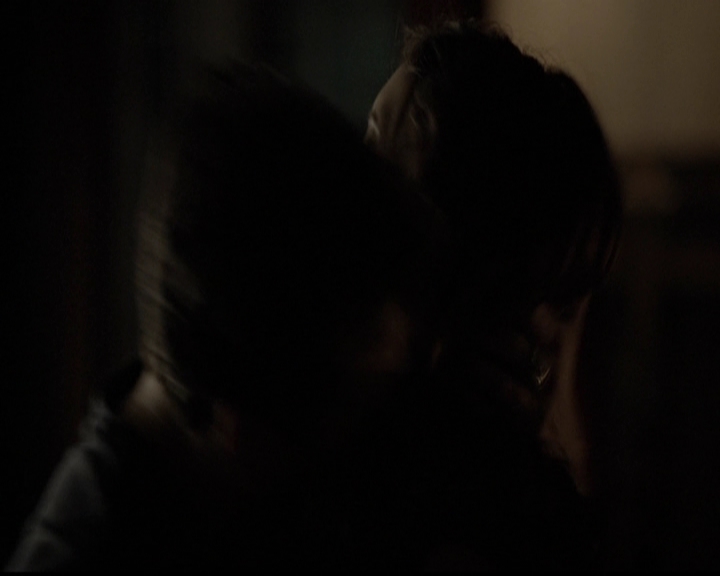 VampireDiariesWorld-dot-org_5x05MontersBall2220.jpg