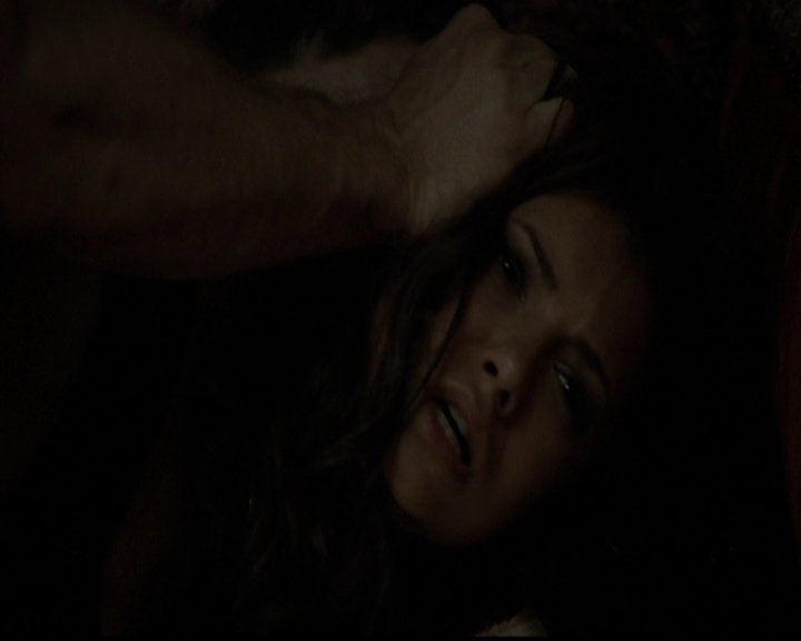 VampireDiariesWorld-dot-org_5x05MontersBall2247.jpg