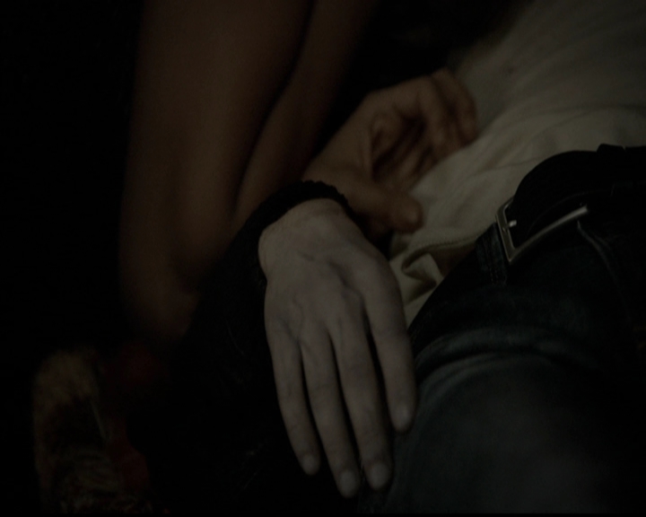 VampireDiariesWorld-dot-org_5x05MontersBall2252.jpg