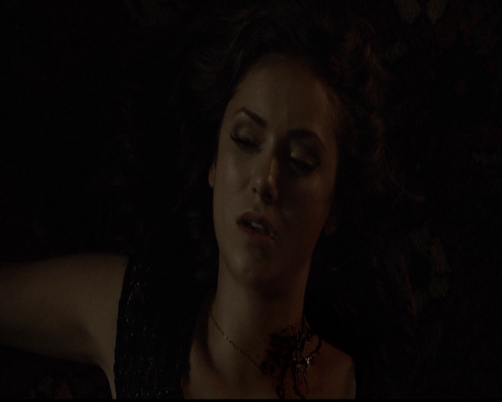 VampireDiariesWorld-dot-org_5x05MontersBall2318.jpg