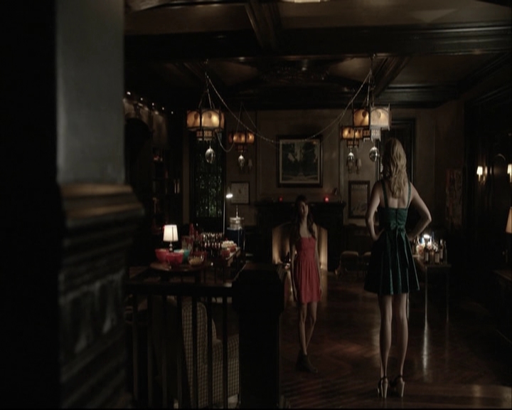 VampireDiariesWorld-dot-org_5x08DeadManOnCampus-deletedscene0007.jpg