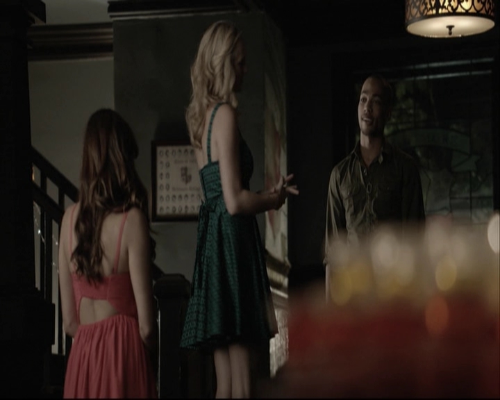 VampireDiariesWorld-dot-org_5x08DeadManOnCampus-deletedscene0029.jpg