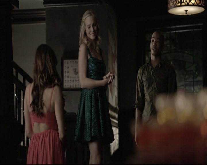 VampireDiariesWorld-dot-org_5x08DeadManOnCampus-deletedscene0030.jpg