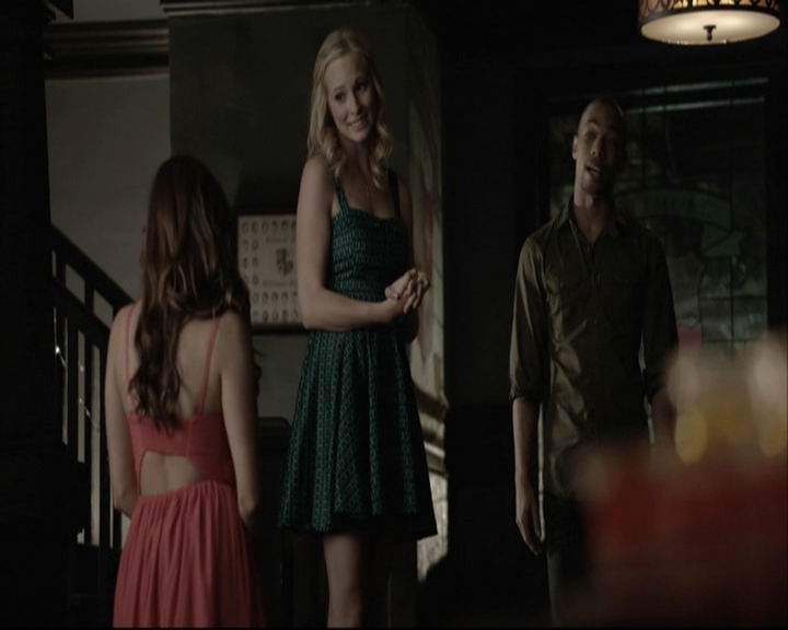 VampireDiariesWorld-dot-org_5x08DeadManOnCampus-deletedscene0031.jpg