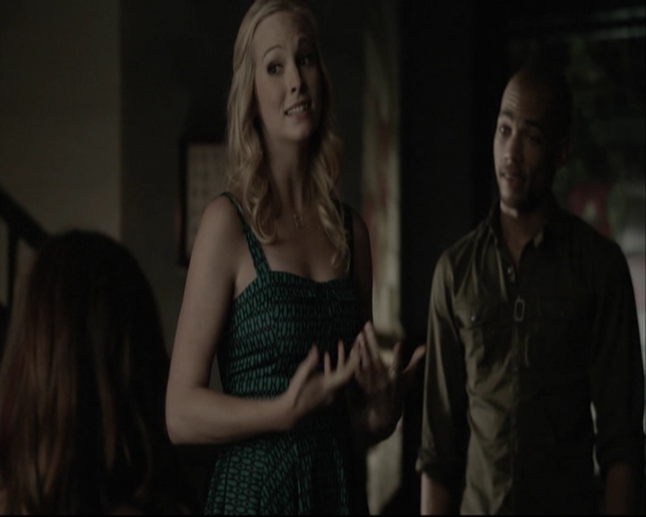 VampireDiariesWorld-dot-org_5x08DeadManOnCampus-deletedscene0041.jpg