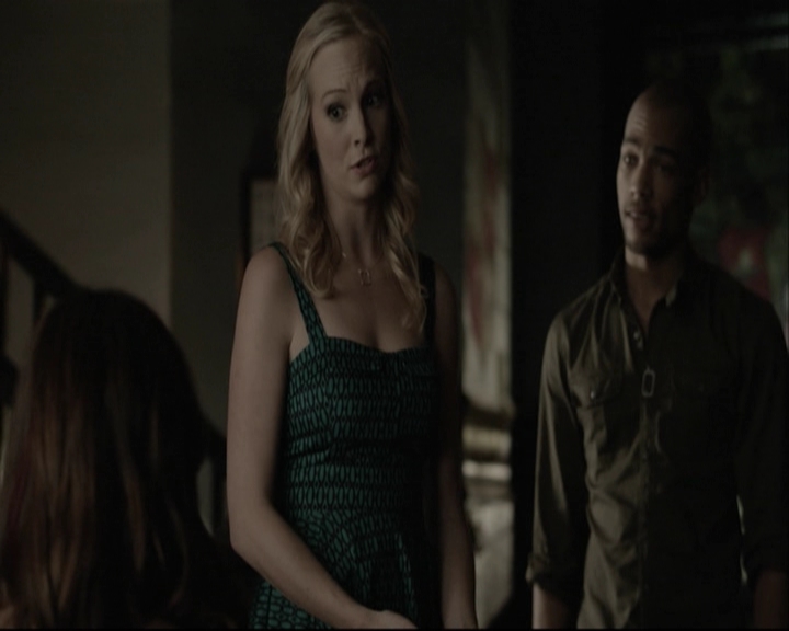 VampireDiariesWorld-dot-org_5x08DeadManOnCampus-deletedscene0042.jpg