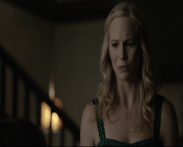 VampireDiariesWorld-dot-org_5x08DeadManOnCampus-deletedscene0045.jpg