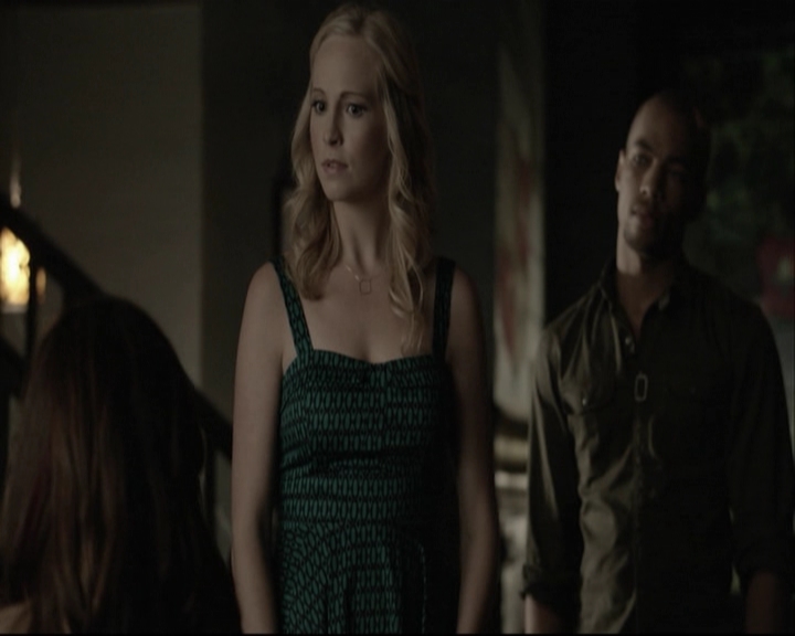 VampireDiariesWorld-dot-org_5x08DeadManOnCampus-deletedscene0049.jpg