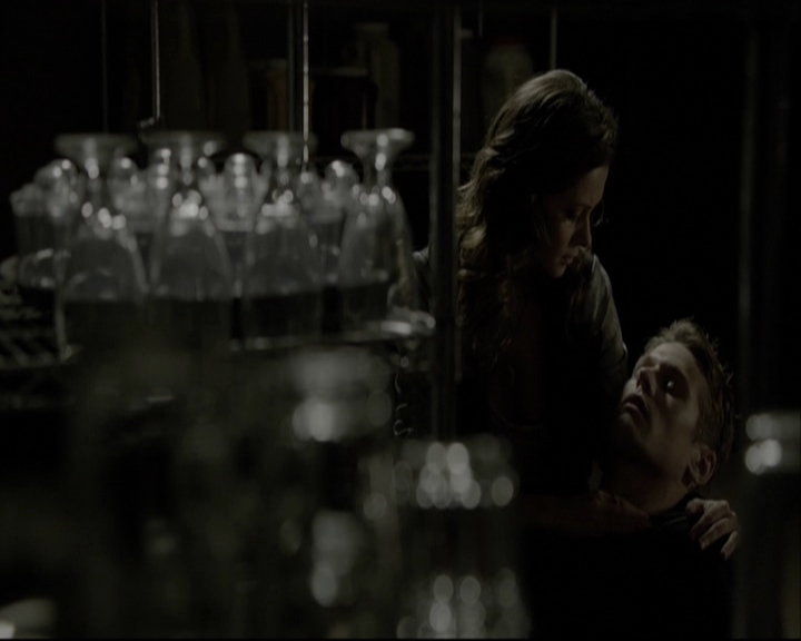 VampireDiariesWorld-dot-org_5x08DeadManOnCampus-deletedscene0063.jpg