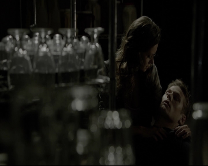 VampireDiariesWorld-dot-org_5x08DeadManOnCampus-deletedscene0065.jpg