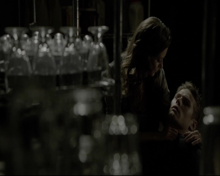 VampireDiariesWorld-dot-org_5x08DeadManOnCampus-deletedscene0066.jpg