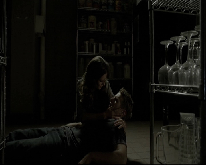 VampireDiariesWorld-dot-org_5x08DeadManOnCampus-deletedscene0070.jpg