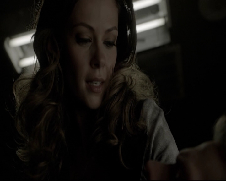 VampireDiariesWorld-dot-org_5x08DeadManOnCampus-deletedscene0078.jpg