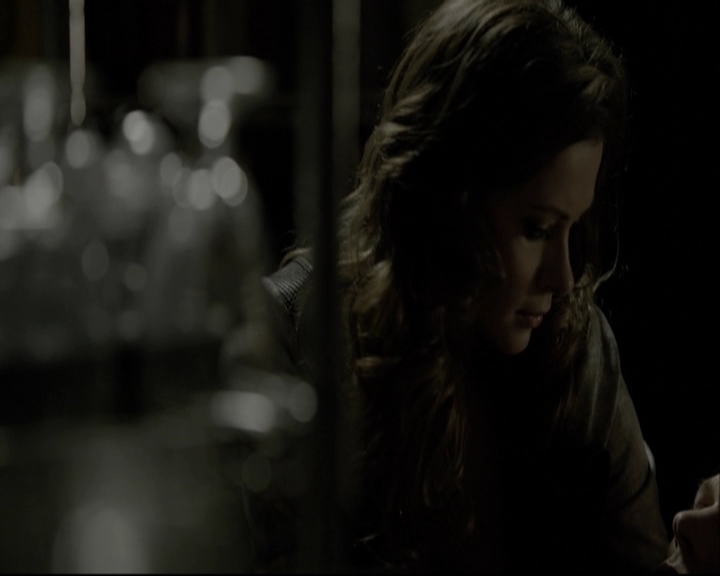 VampireDiariesWorld-dot-org_5x08DeadManOnCampus-deletedscene0112.jpg