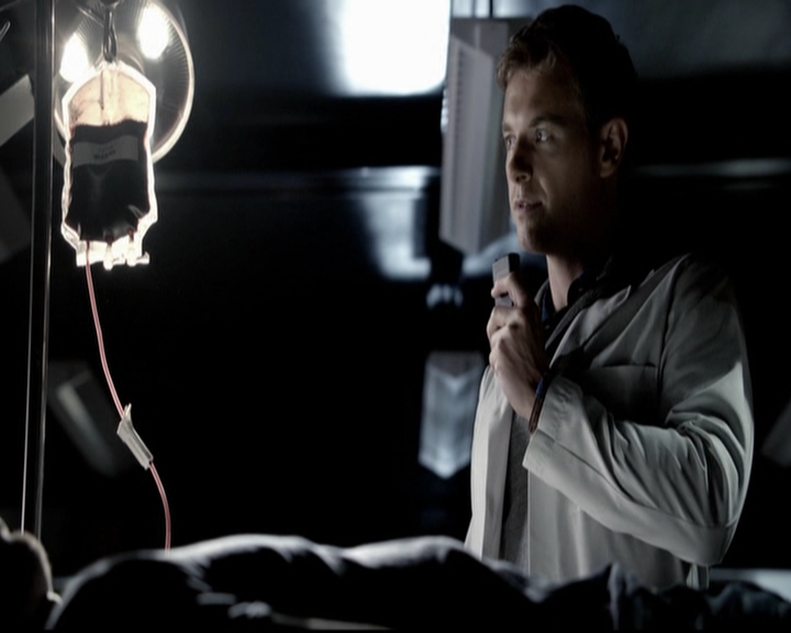 VampireDiariesWorld-dot-org_5x08DeadManOnCampus0079.jpg