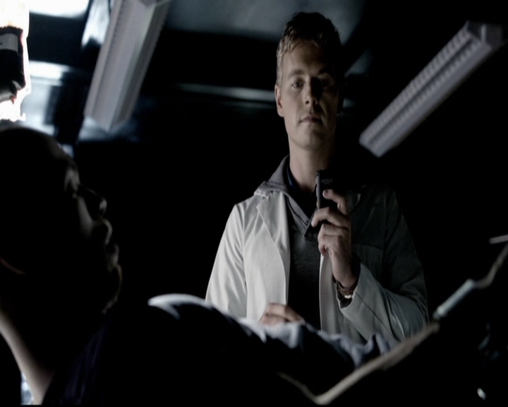 VampireDiariesWorld-dot-org_5x08DeadManOnCampus0092.jpg