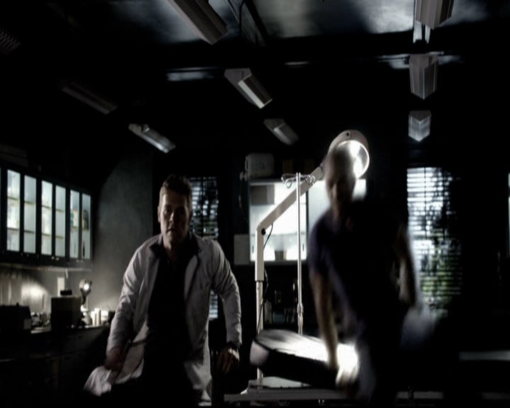 VampireDiariesWorld-dot-org_5x08DeadManOnCampus0106.jpg