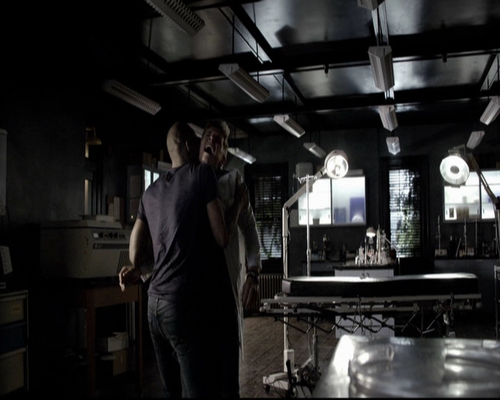 VampireDiariesWorld-dot-org_5x08DeadManOnCampus0113.jpg