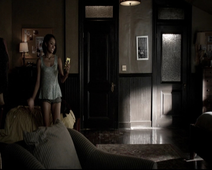 VampireDiariesWorld-dot-org_5x08DeadManOnCampus0136.jpg