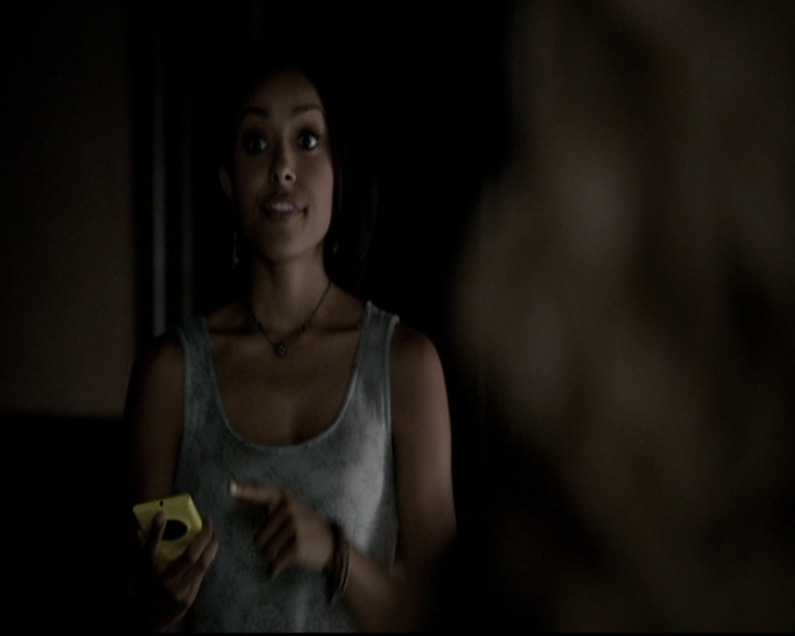 VampireDiariesWorld-dot-org_5x08DeadManOnCampus0236.jpg