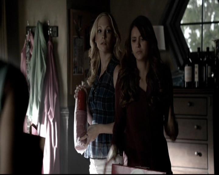 VampireDiariesWorld-dot-org_5x08DeadManOnCampus0241.jpg