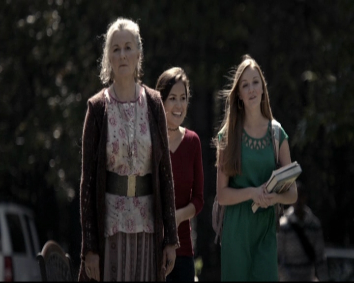 VampireDiariesWorld-dot-org_5x08DeadManOnCampus0308.jpg VampireDiariesWorld-dot-org_5x08DeadManOnCampus0308.jpg