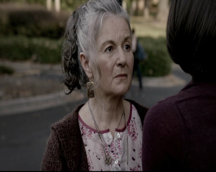 VampireDiariesWorld-dot-org_5x08DeadManOnCampus0318.jpg