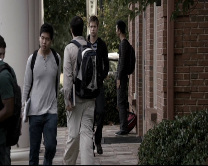 VampireDiariesWorld-dot-org_5x08DeadManOnCampus0338.jpg