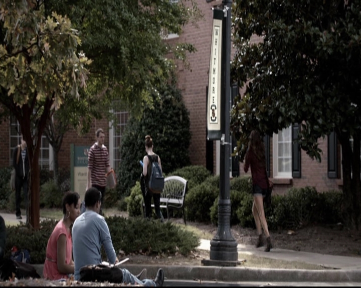 VampireDiariesWorld-dot-org_5x08DeadManOnCampus0340.jpg