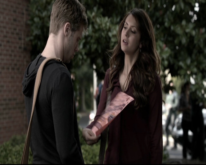 VampireDiariesWorld-dot-org_5x08DeadManOnCampus0345.jpg