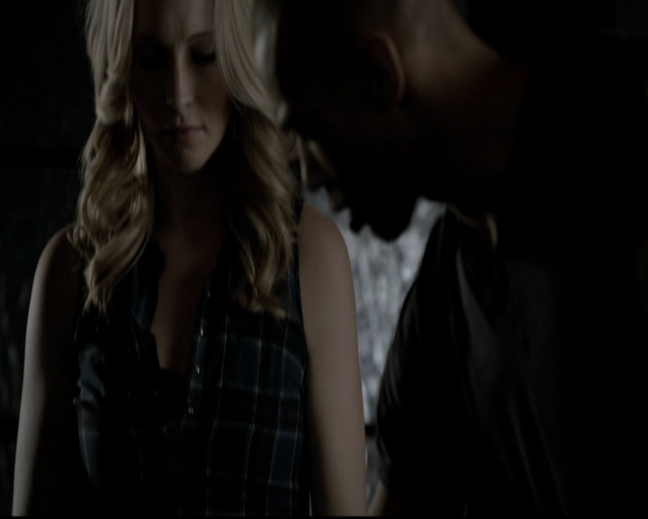 VampireDiariesWorld-dot-org_5x08DeadManOnCampus0711.jpg