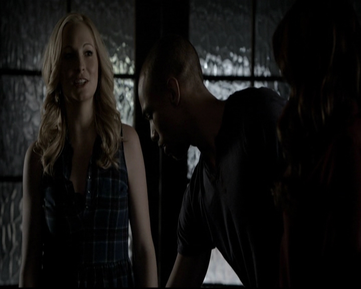 VampireDiariesWorld-dot-org_5x08DeadManOnCampus0722.jpg