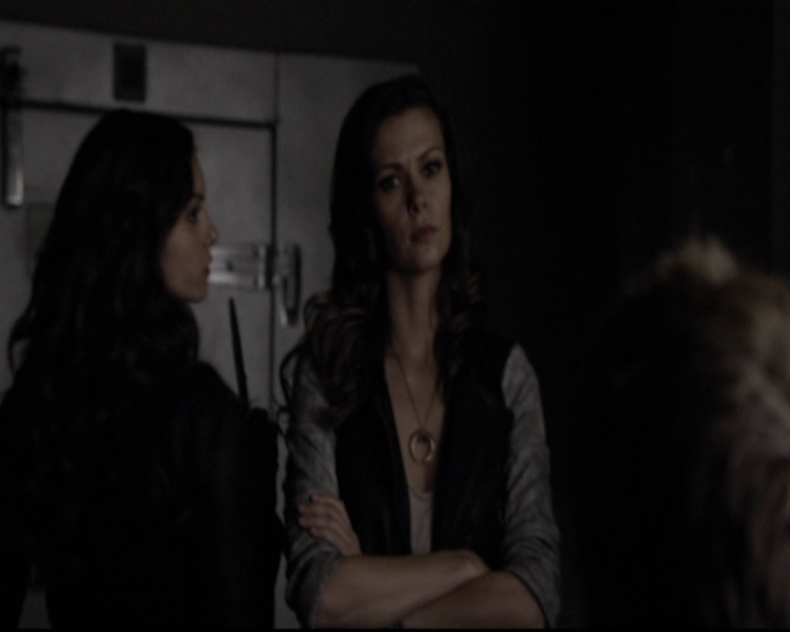 VampireDiariesWorld-dot-org_5x08DeadManOnCampus1046.jpg