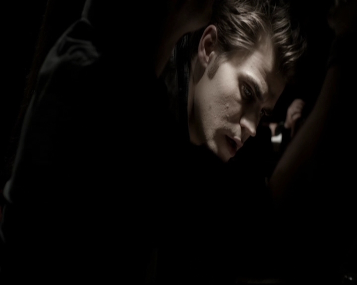 VampireDiariesWorld-dot-org_5x08DeadManOnCampus1545.jpg