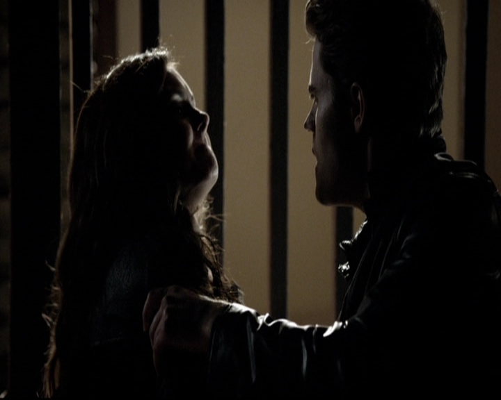 VampireDiariesWorld-dot-org_5x08DeadManOnCampus1590.jpg