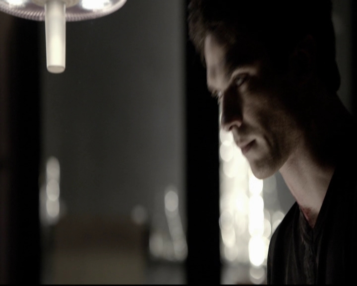 VampireDiariesWorld-dot-org_5x08DeadManOnCampus2280.jpg