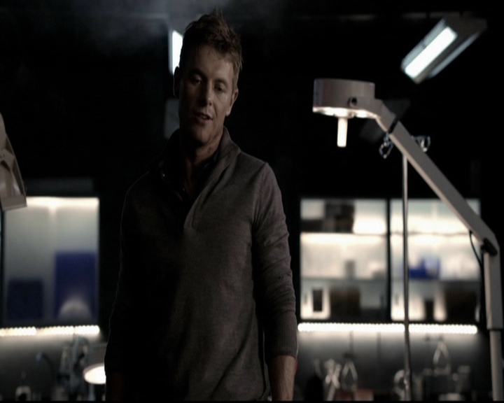 VampireDiariesWorld-dot-org_5x08DeadManOnCampus2290.jpg