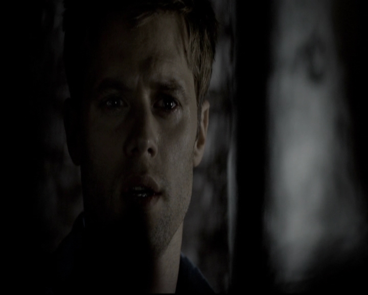 VampireDiariesWorld-dot-org_5x09TheCell1975.jpg