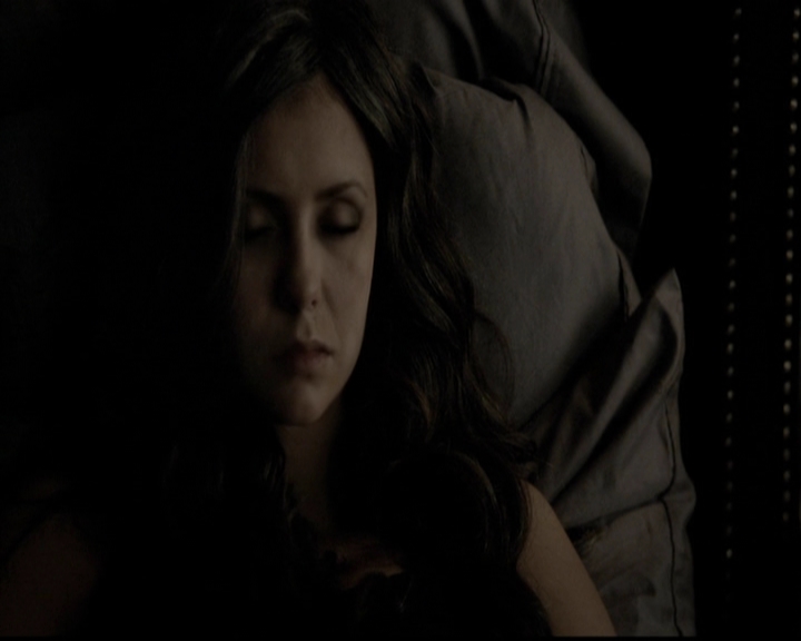 VampireDiariesWorld-dot-org_5x11-500YearsOfSolitude2301.jpg