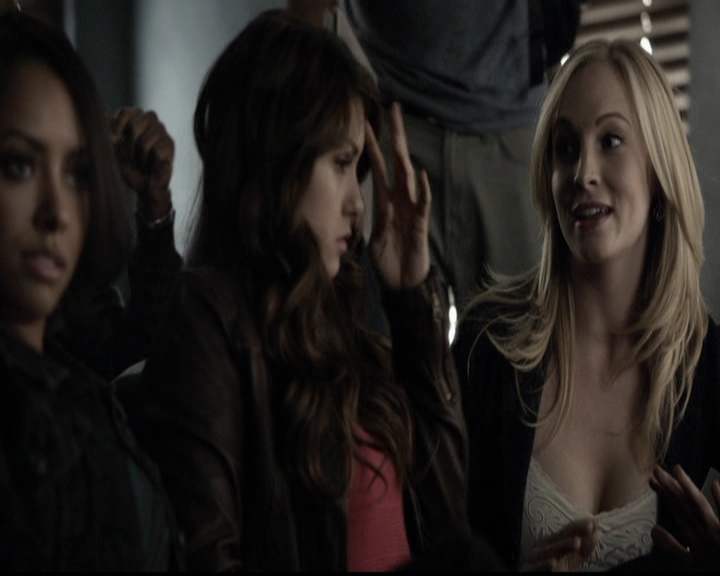 VampireDiariesWorld-dot-org_5x13TotalEclipseOfTheHeart0078.jpg