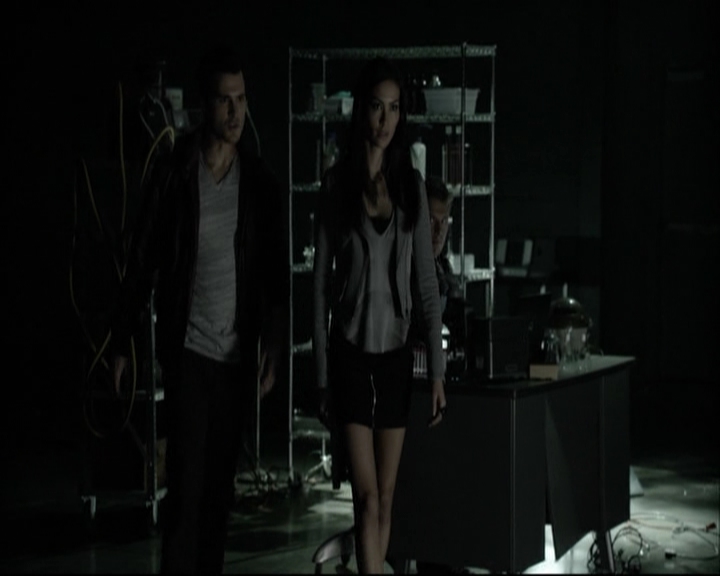 VampireDiariesWorld-dot-org_5x14NoExit-deletedscene2450.jpg