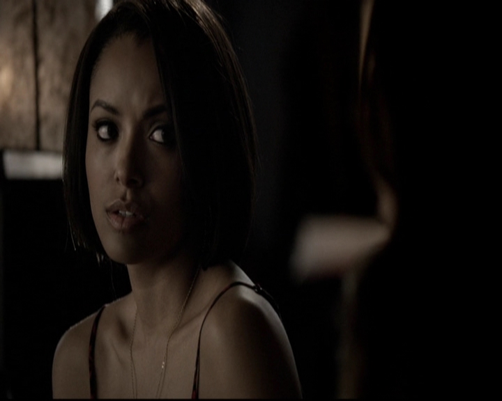 VampireDiariesWorld-dot-org_5x19ManOnFire0152.jpg