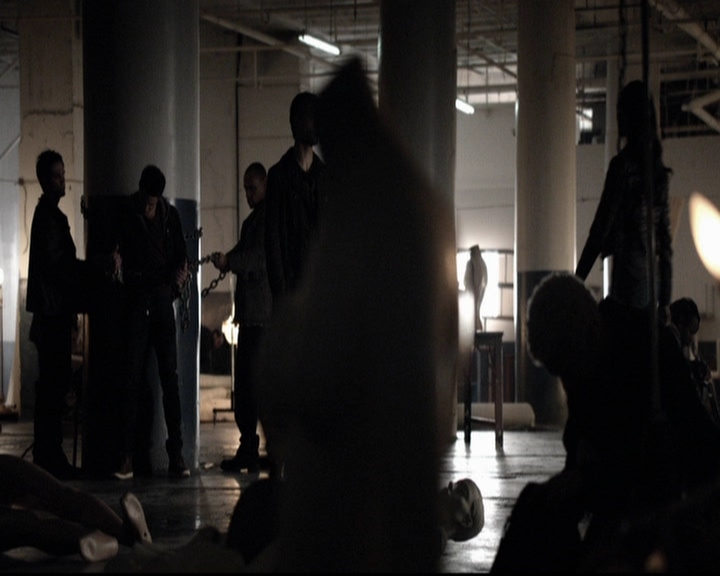 VampireDiariesWorld-dot-org_5x19ManOnFire0272.jpg