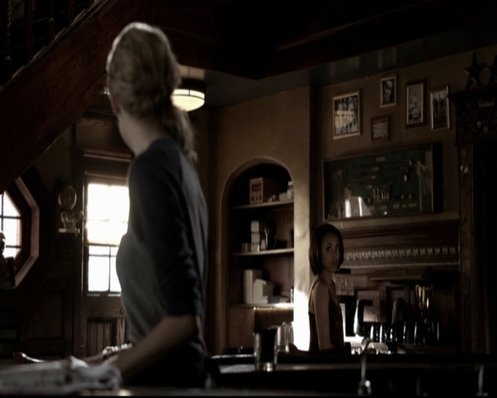 VampireDiariesWorld-dot-org_5x19ManOnFire0369.jpg